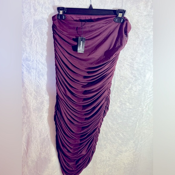 EXPRESS Body Contour Ruched Crop Top and Midi Skirt Matching Set - Picture 8 of 9